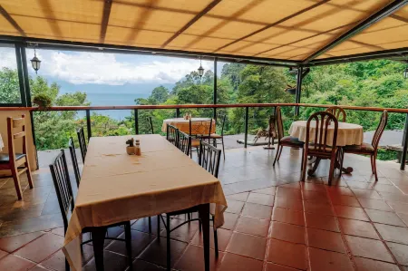 Jenna's River Bed & Breakfast Отели рядом с достопримечательностью «Porta Hotel del Lago»