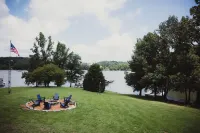 Private waterfront lake retreat!