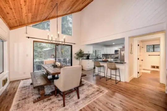 Cozy-chic cabin close to wineries!