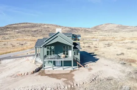 Spacious 8-bedroom house in The Reserve with lake access, pool, and courts.