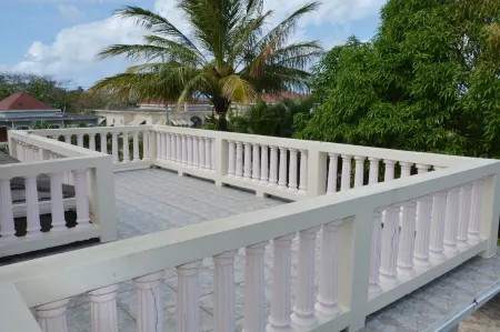 Spacious 7-bedroom villa with WiFi and AC in charming Hanover.