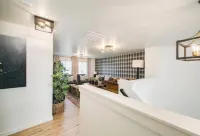 Gym. Kid Friendly. Adults Retreat. Bedroom TV's Pullout Couch. Private. Spa Tub.