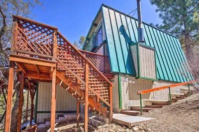 5 Mi to Snow Summit: Cabin w/ Deck & Fireplace Hotels near Big Bear Valley Sportsman's Club