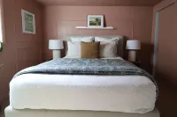 French Cottage Inspired Basement Apartment 15 From Downtown Boise