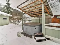 Cabin w/ Hot Tub & Views: 1 Mile to Alyeska Resort Hotels near Bear Cub