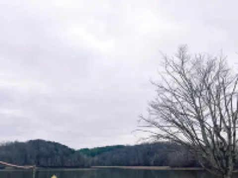 Blue Heron Cottage with Game Room, Deck and Hot Tub! Hotels in Hocking County