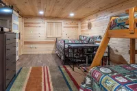 Lakeside Cabin Near Holiday World Perfect for Families & Friends Hotel a Spencer County