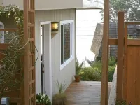 Cottage with Puget Sound, Mount Rainier, & Olympic Views Hotéis em Burien