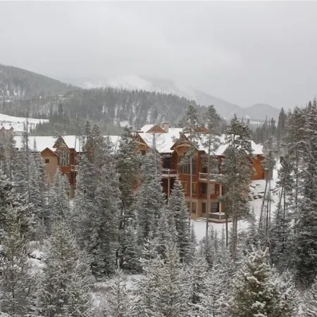 Great Family Condo - 2 Minute Walk to Chair Lifts!
