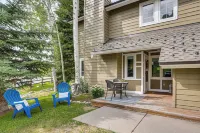 Hike, Ski and Golf Fully Renovated Edwards Townhome - Homestays