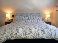 PERFECT Location- beautifully updated 2 BR! UC, Downtown, OTR, Hosptials