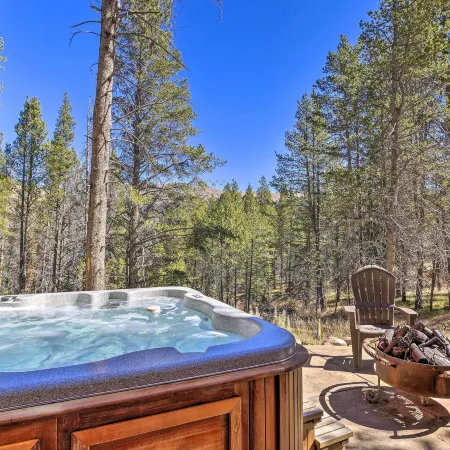 Walk to Lift: Luxe Villa w/ Hot Tub in Copper Mtn