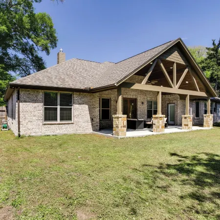Chic Texas Abode w/ Patio & Fenced-in Yard!