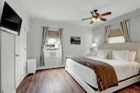 Gorgeous Bluebonnet House with Deck and Fire Pit