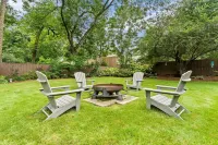 Drake Ave Dreamy Backyard!