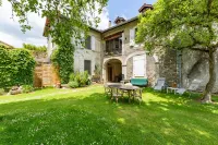 Le Repos du Poète فنادق في Rejaumont