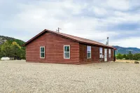 Quiet Pagosa Springs Cabin Lake and Mountain Views! - 2-Star