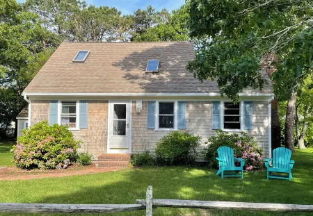 Newly updated 3bdrm Dennis Port home 1.5 blocks to the beach! Отели рядом с достопримечательностью «Парк Си Вью»