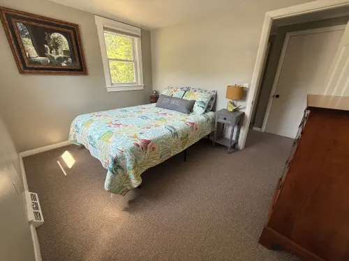 Private 1 bedroom, 2nd floor unit: deck, fire pit, space for boat & trailer