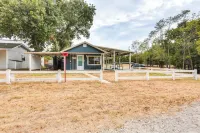 Kingston Cabin Rental Walk to Lake Texoma Beaches - 3-Star