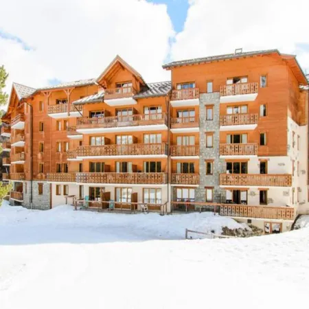 Apartment in Hautes-Alpes with Ski-In Access