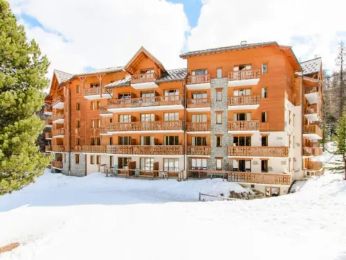 Apartment in Hautes-Alpes with Ski-In Access