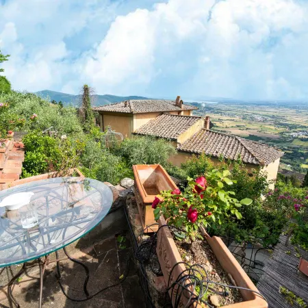 Villa in Cortona with pool