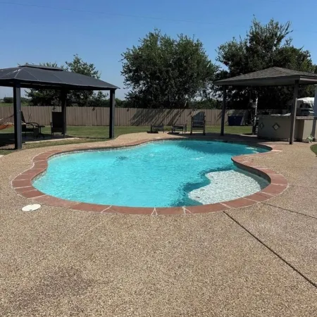 Cozy 2-bedroom caravan in nice Cleburne with AC, WiFi Отели в г. Клберн