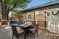 Windsor Farmhouse Family Fun, Yard & Fireplace