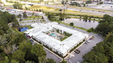 薩凡納楊木套房飯店及會議中心