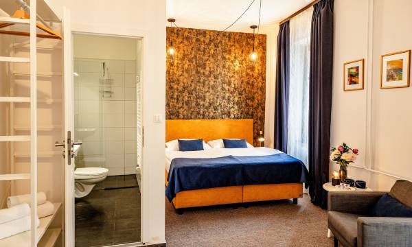 BlueBell Hotel