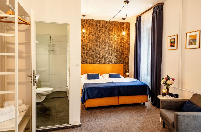 BlueBell Hotel