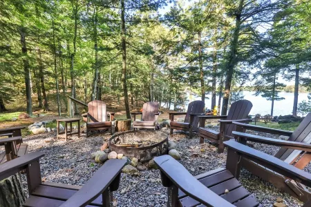 Secluded YEAR ROUND home on Little St. Germain Lake! Отели в г. Кловерленд