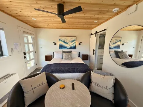 338290 Summit Studio of Woodland ParkNew • Hot Tub • Fireplace • Kitchenette