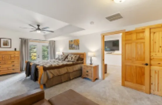 LOG CABIN w/Mtn View, Hot Tub, & Fireplace!