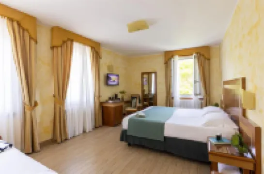 โรงแรมเรสซิเดนซ์ เวเนเซีย 2000 โรงแรมใน