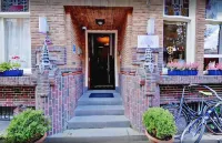 De Bedstee Boutique Capsules Hotel dekat Museumplein