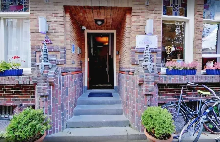 เดอ เบดสตี บูทีค แคปซูลส์