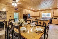 Spacious 5,200-sq-ft Cabin in Shenandoah Valley - parking