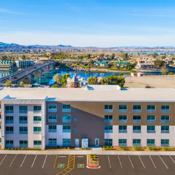 Holiday Inn Express & Suites LAKE HAVASU - LONDON BRIDGE by IHG
