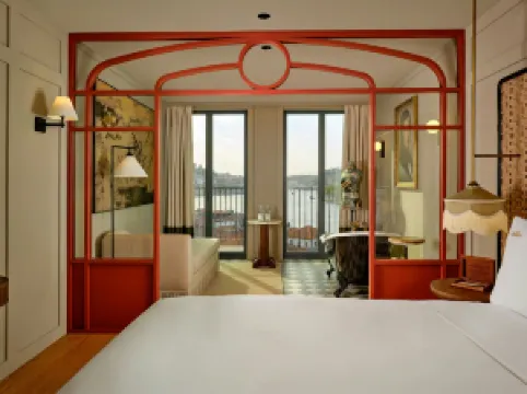 โอริจิเน ปอร์โต กายา, อะ ทริบิวต์ พอร์ตโฟลิโอ โรงแรม