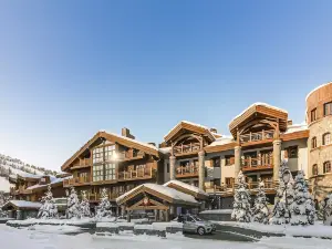 อาโปเจ คูร์เชอเวล, เอิทเคอร์ โฮเทลส์