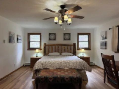 Newly Renovated, Near Country Club and Ski Resort, fiber internet & Hot tub*