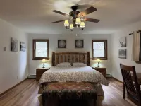 Newly Renovated, Near Country Club and Ski Resort, fiber internet & Hot tub*