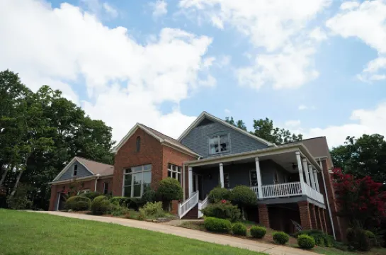 High-end large quiet home with amazing long-range views, close to Lake Chatuge
