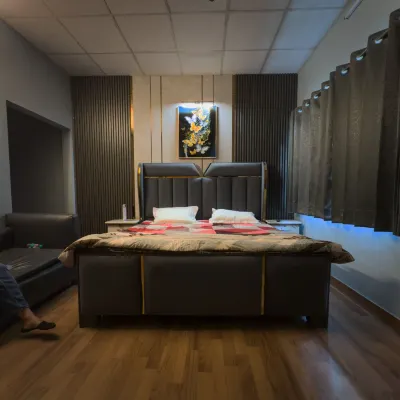 Park Meadows Hotels near Smriti Van Park