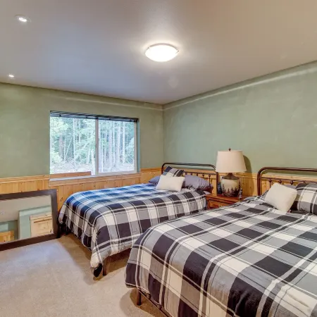 3 Mi to Lake Easton Sno-Park: Family Cabin Escape!