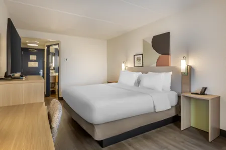 Spark by Hilton Atlanta Airport South College Park