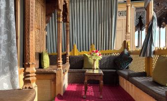 Shabrose Heritage Houseboats