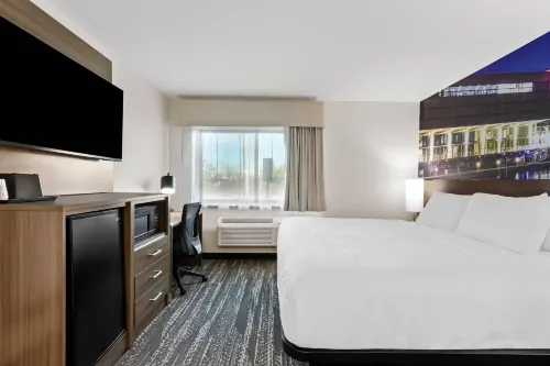 Clarion Pointe Hotels in Milwaukee